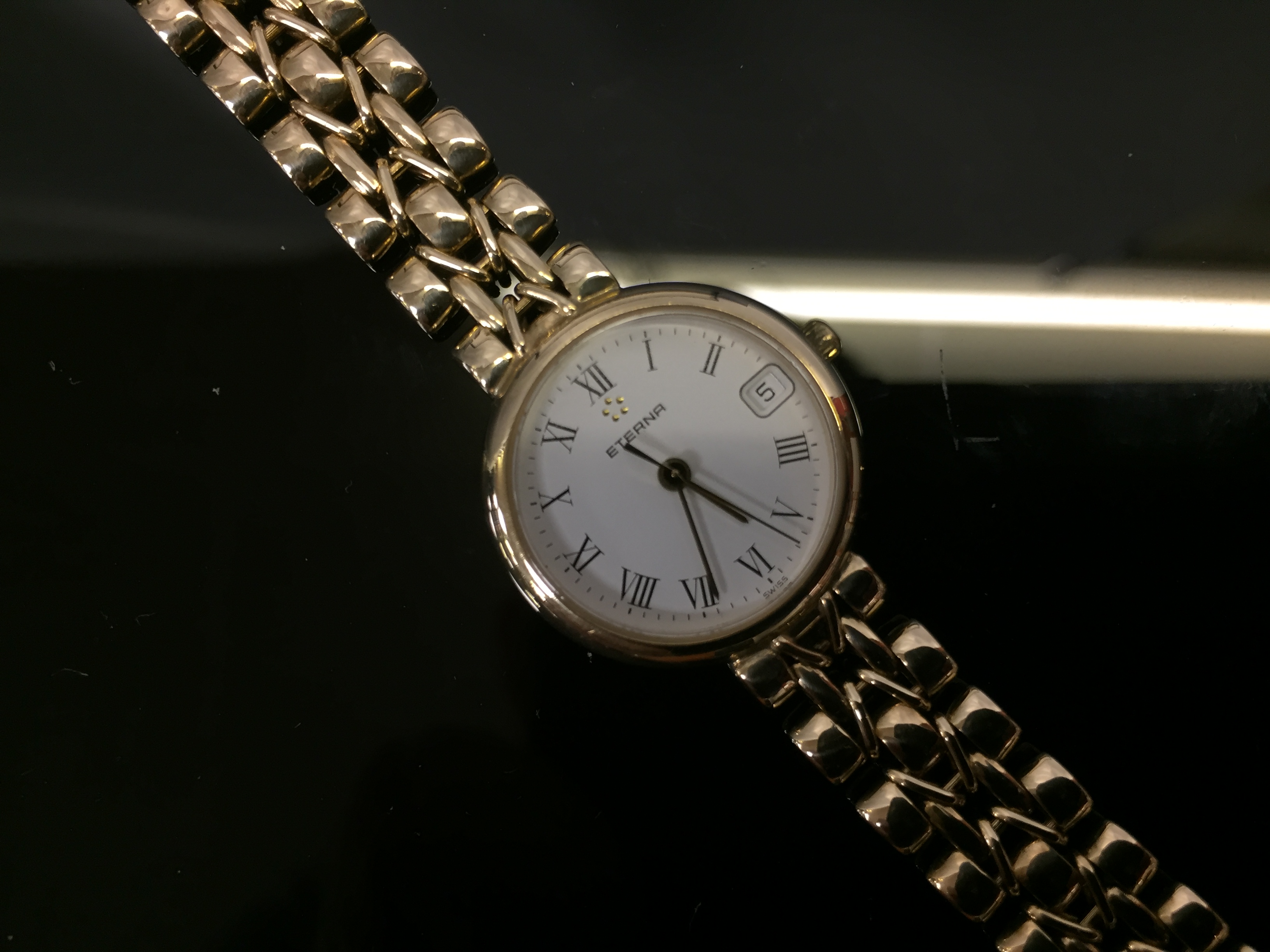 9CT GOLD ETERNA LADIES QUARTZ WRISTWATCH,