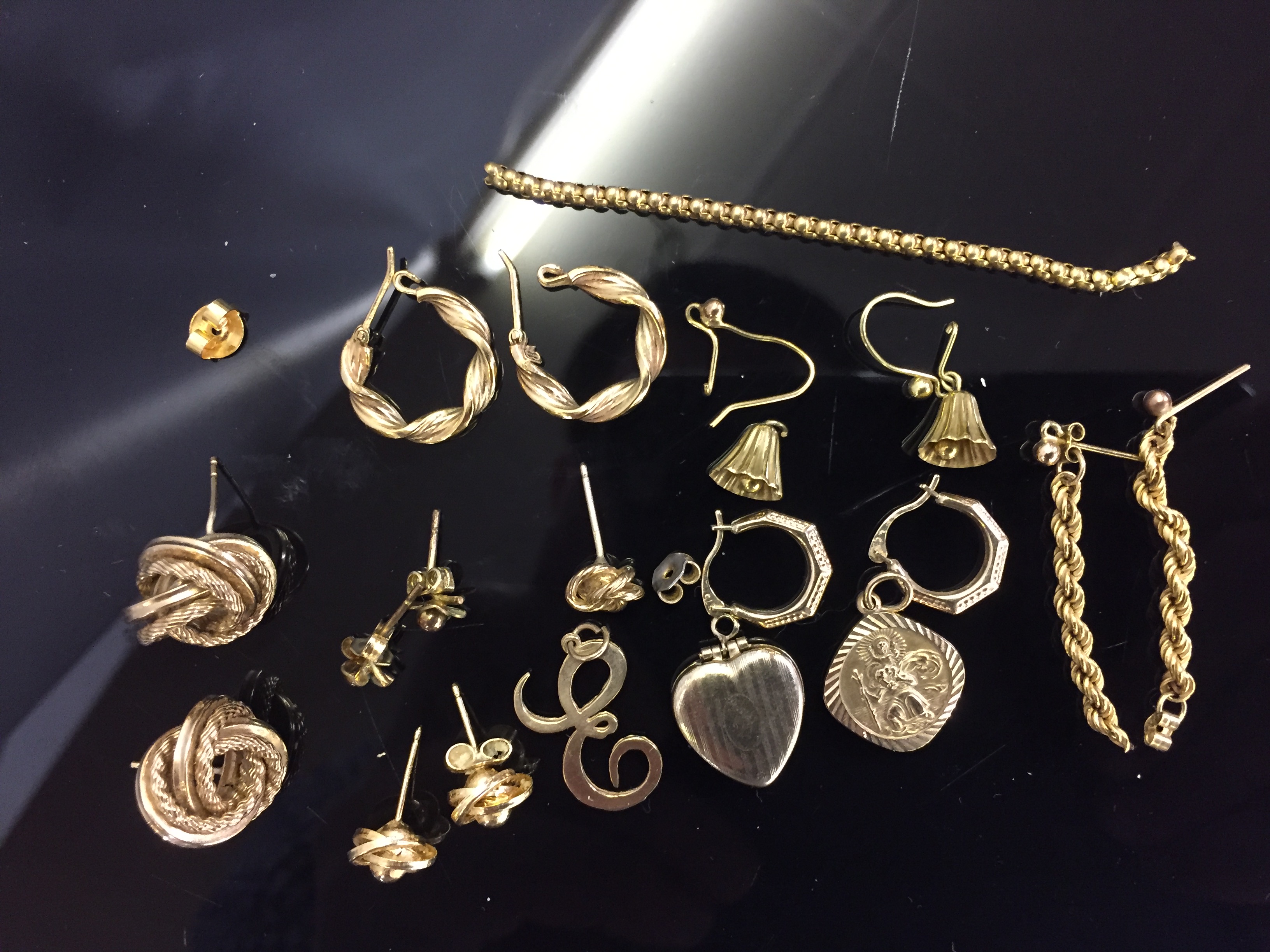 A GROUP OF YELLOW METAL EARRINGS, ETC. - Image 2 of 2