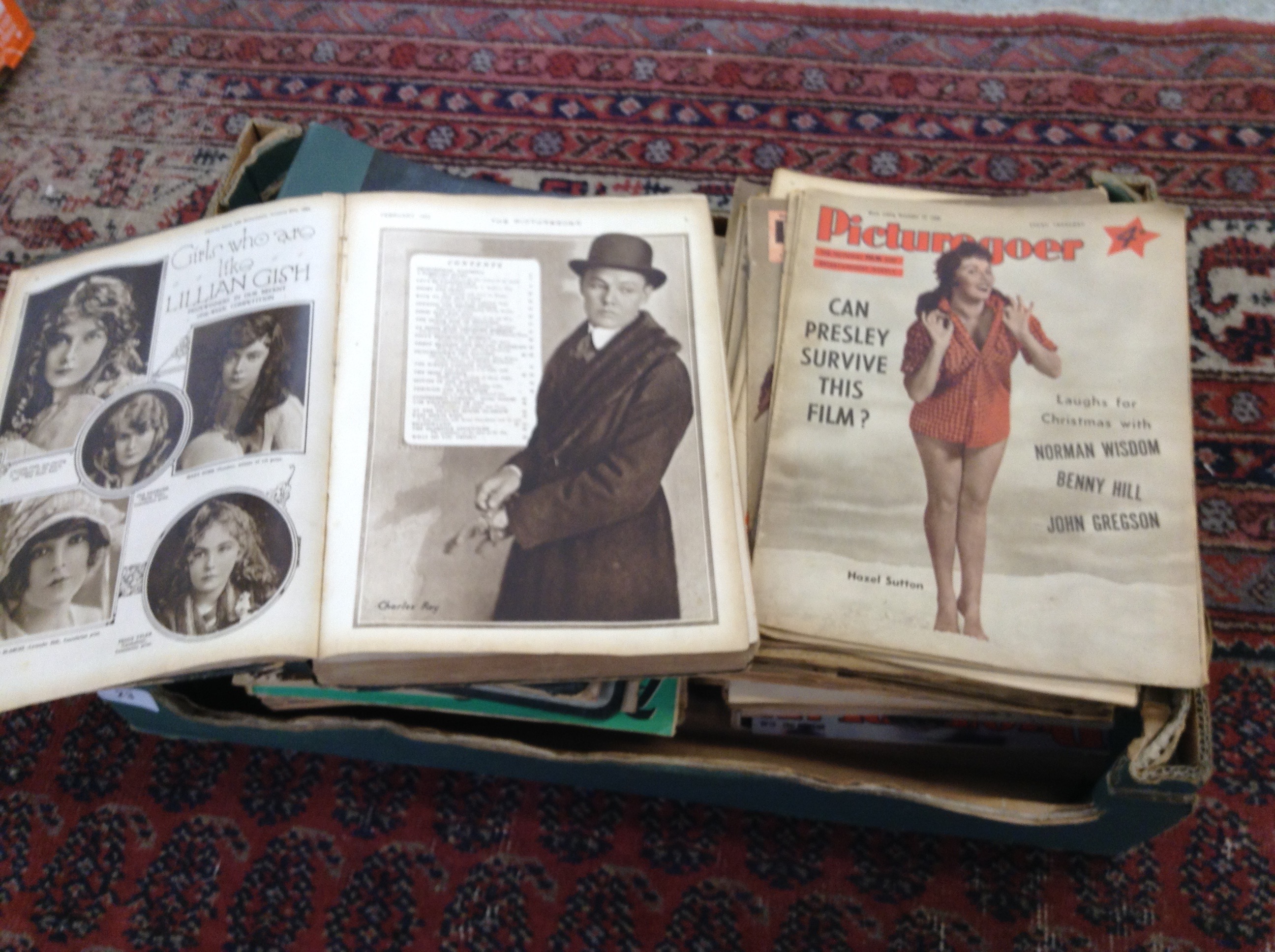 A LARGE COLLECTION OVER 100 COPIES OF "PICTUREGOER" MAGAZINES FROM MID 1950'S TOGETHER WITH FURTHER