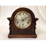 OAK CASED CHIMING MANTEL CLOCK WITH ARCH TOP AND BARLEY TWIST DECORATION.