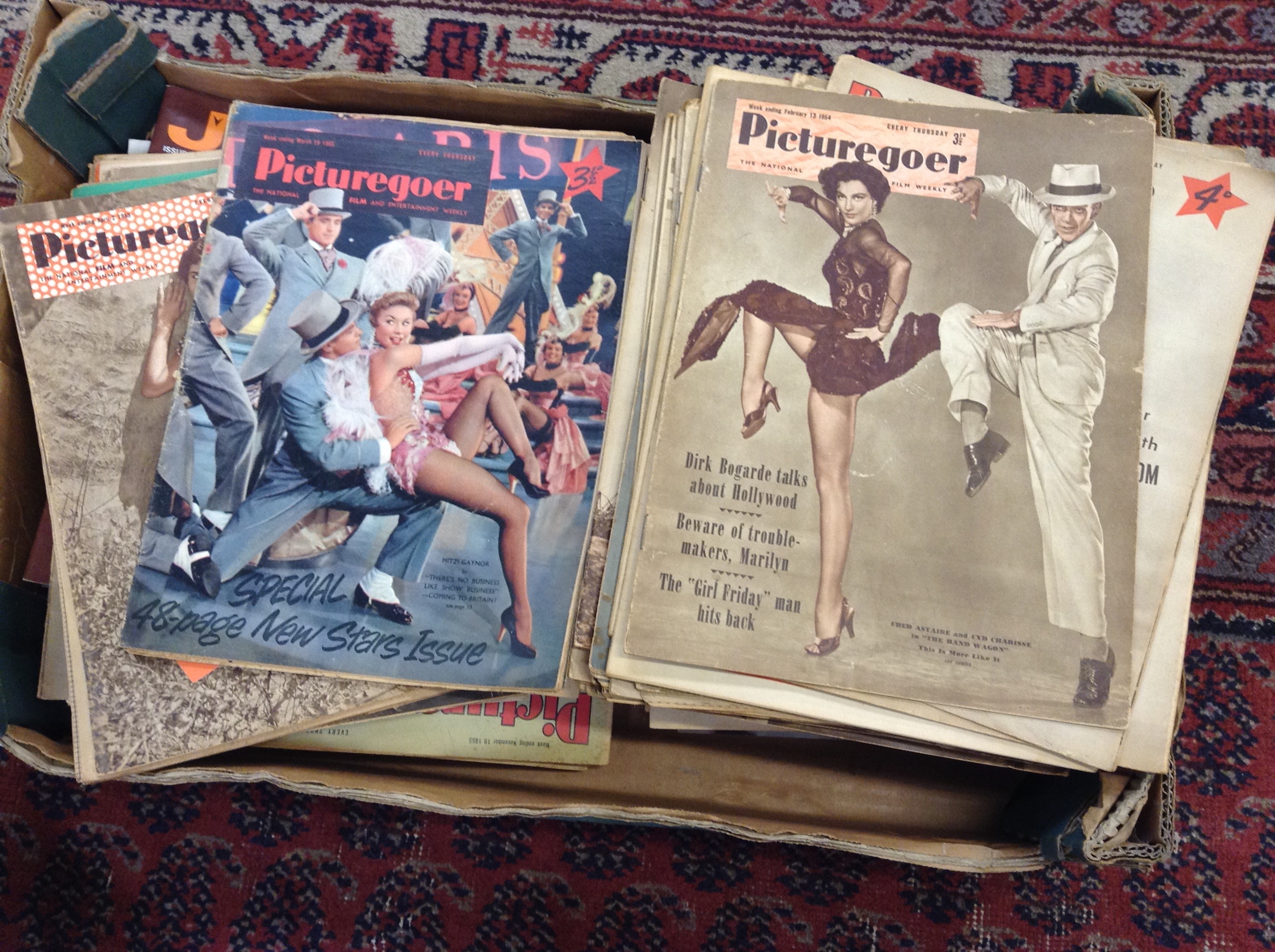 A LARGE COLLECTION OVER 100 COPIES OF "PICTUREGOER" MAGAZINES FROM MID 1950'S TOGETHER WITH FURTHER - Image 2 of 2