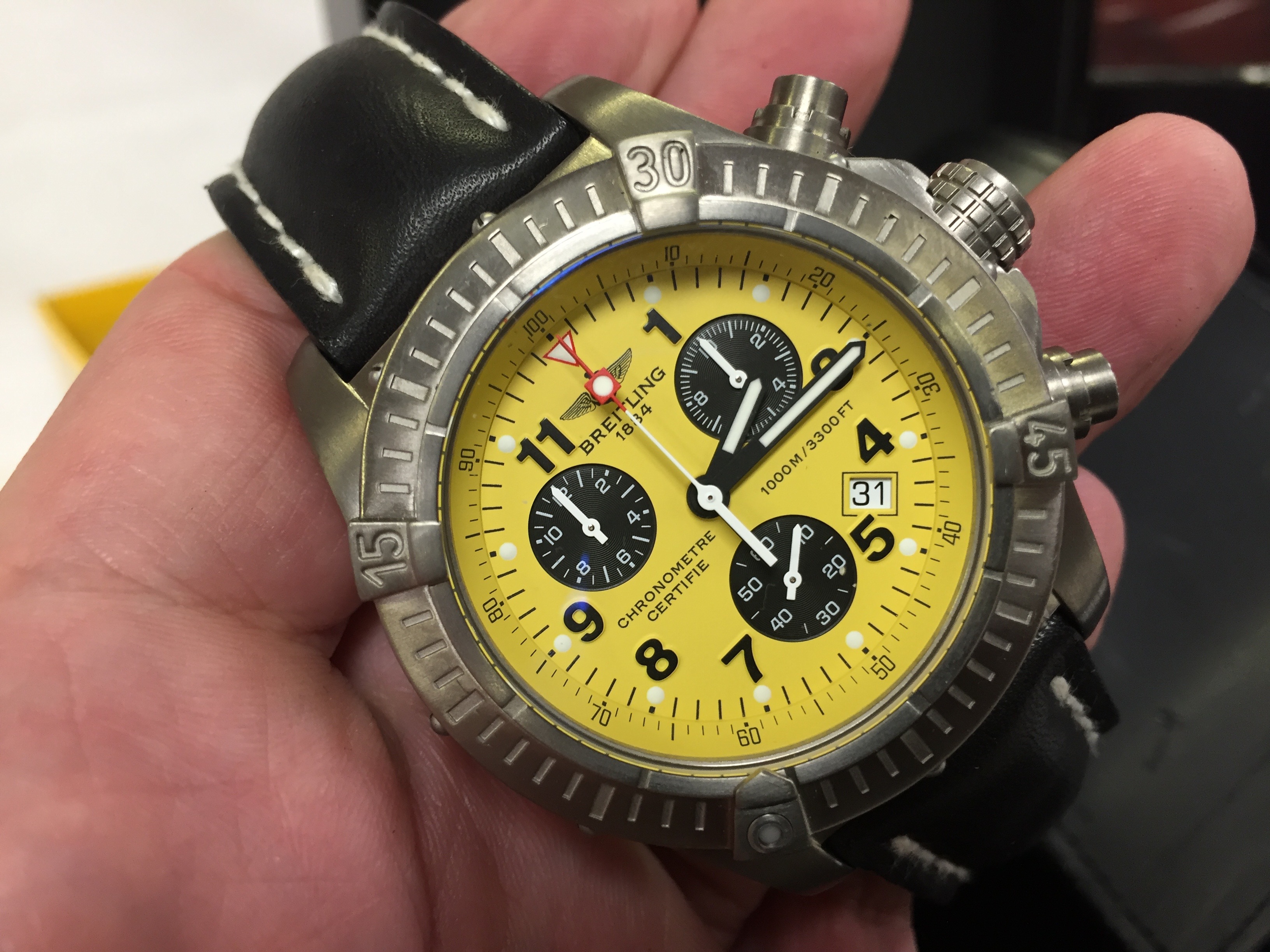 BRIETLING CHRONO AVENGER M1 GENTS WRIST WATCH QUARTZ MOVEMENT 44MM TITANIUM CASE WITH YELLOW ARABIC - Image 3 of 6