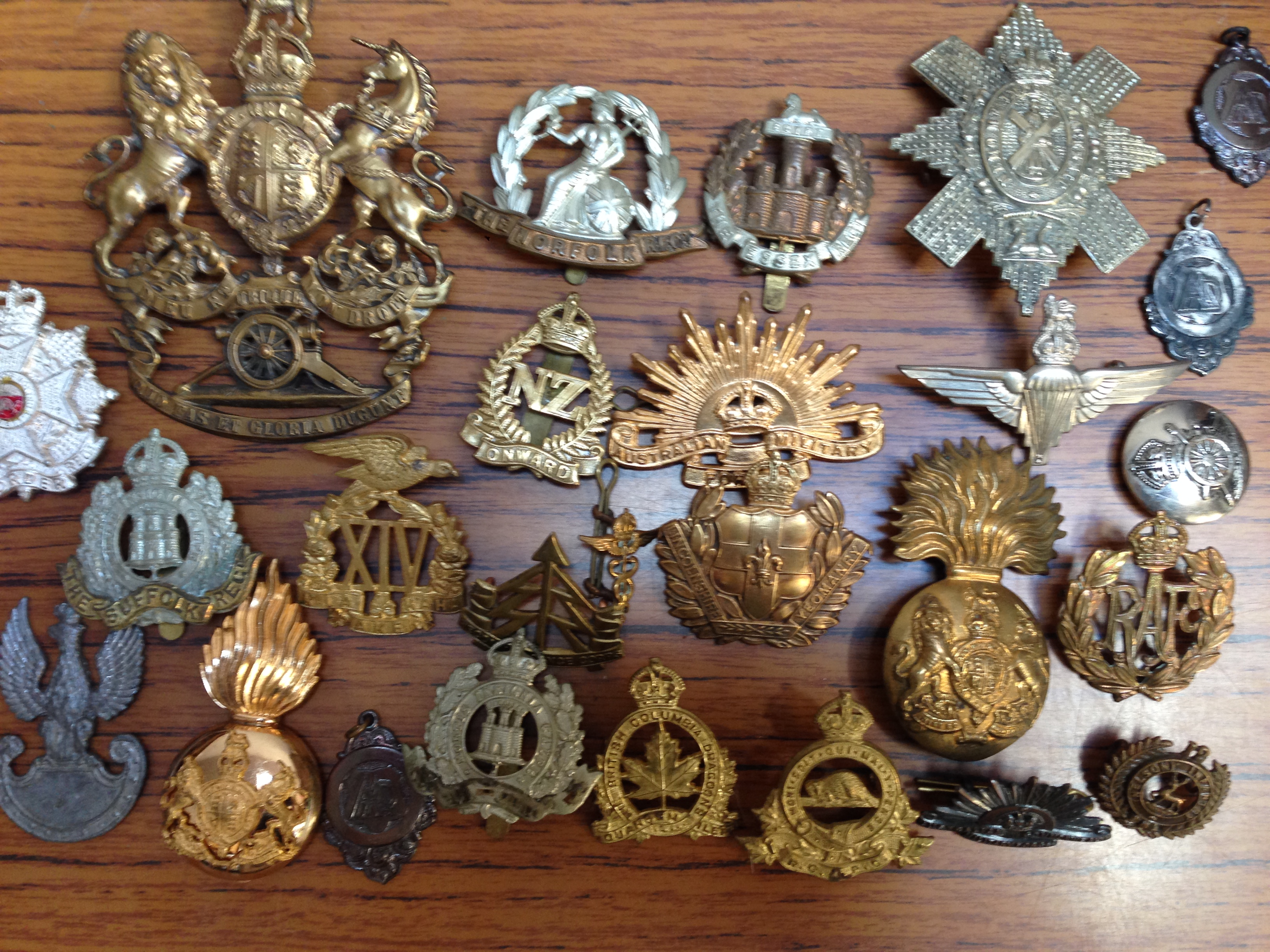 SMALL BOX OF VARIOUS, MILITARY BADGES, SOME COLONIAL FORCES,