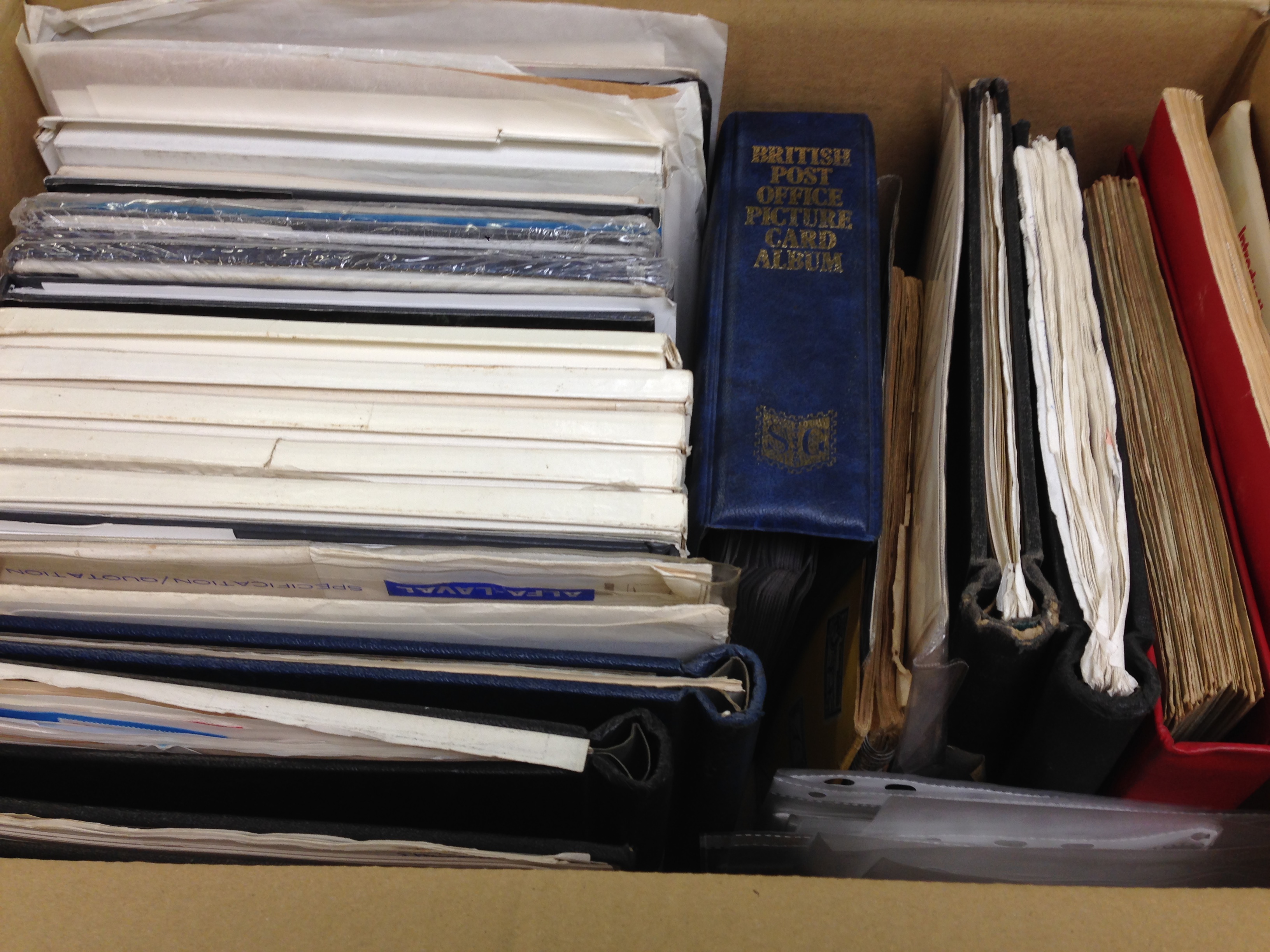 LARGE BOX WITH CANADIAN YEAR BOOKS, USA YEAR SETS, FURTHER ALBUMS, FEW COIN COVERS ETC.