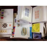 GB: SUITCASE WITH COLLECTION IN TWO PRINTED ALBUMS, FDC, VARIOUS LOOSE, CYLINDER BLOCKS ETC.