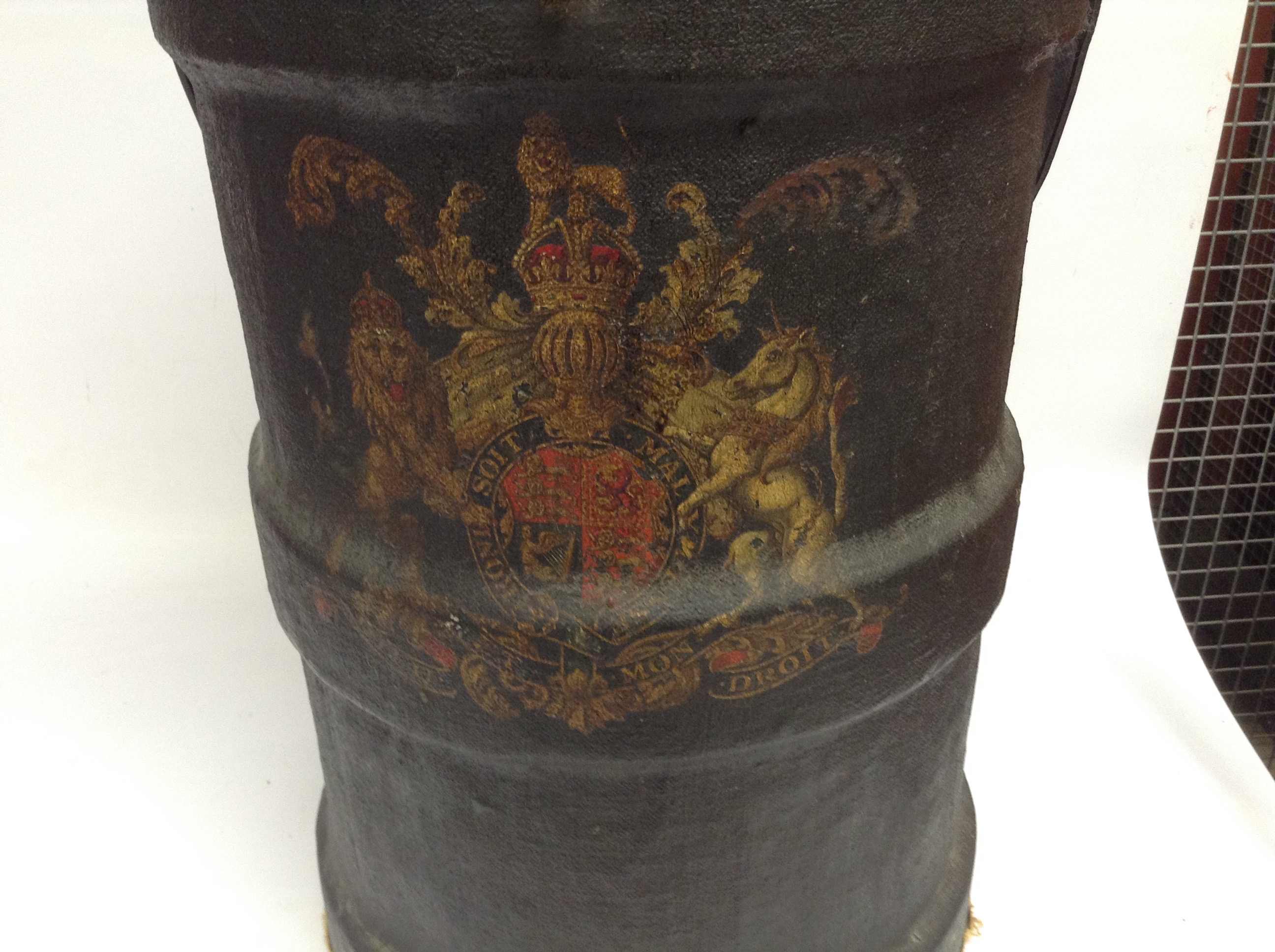 A PAINTED CANVAS COVERED SHELL CARRIER BEARING ROYAL CREST COMPLETE WITH LID AND LEATHER HANDLE - Image 2 of 3