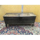 AN 18TH CENTURY ANTIQUE OAK COFFER,