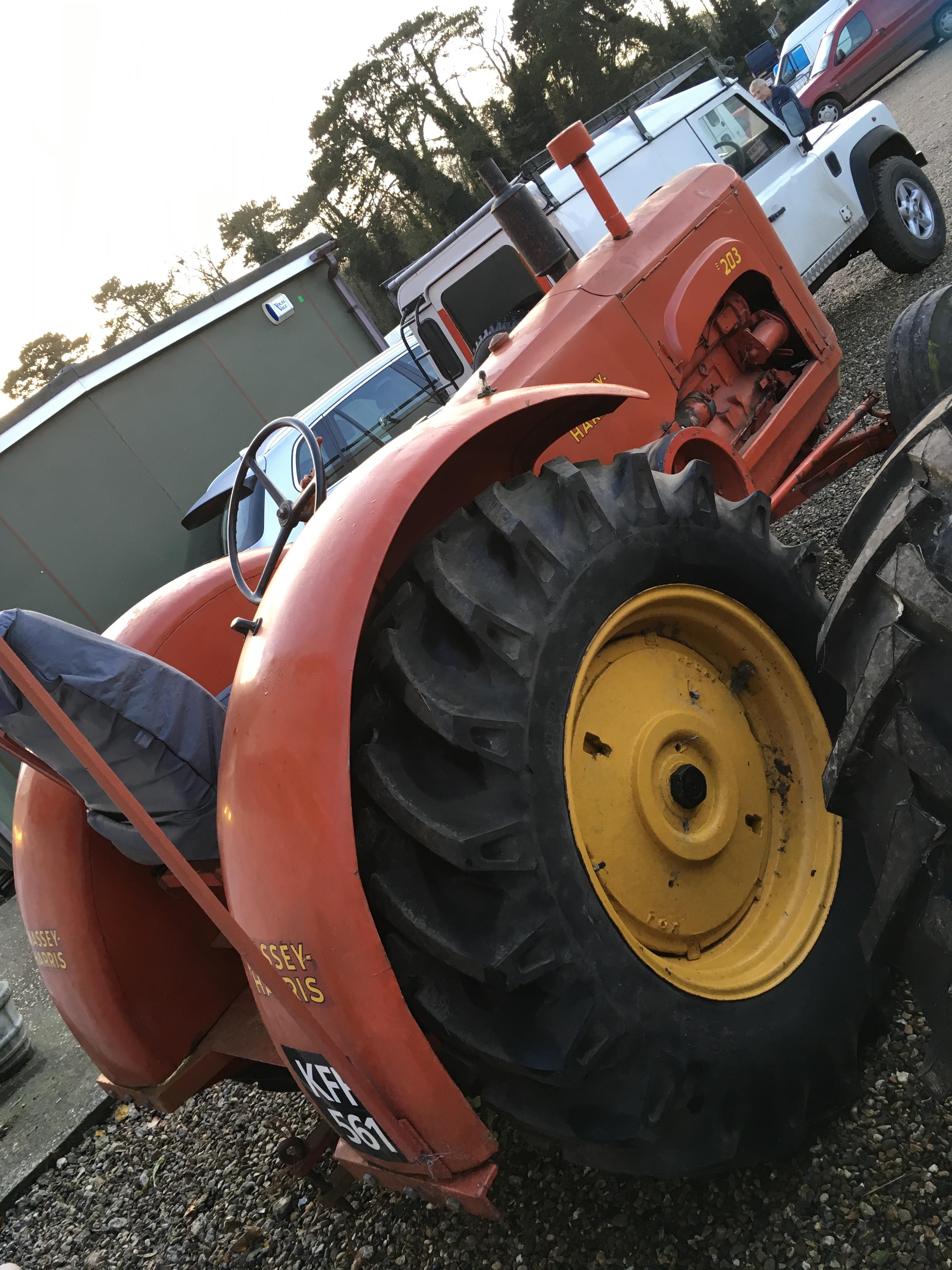 MASSEY HARRIS VINTAGE TRACTOR MANUFACTURED 1944 REG. KFF 561. - Image 4 of 5