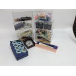 BOX CONTAINING VARIOUS BOBBINS AND VARIOUS ACCESSORIES