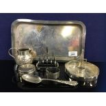 7 ITEMS OF SILVER ON A PLATED ASPREYS TRAY TO INCLUDE CREAM JUG, TOAST RACK, CANDLE TRAY AND SNUFF,