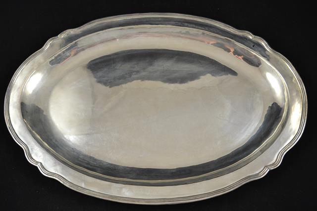 A Peruvian .925 sterling silver oval serving dish with beaded edge - W56cm, approx weight 1525g/49