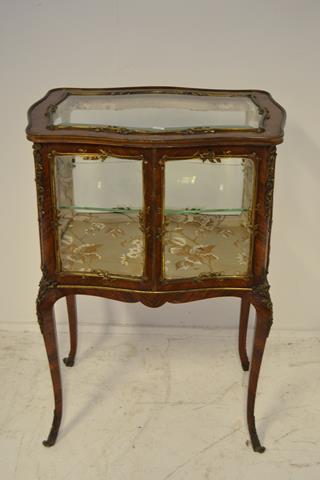 A 19th Century French kingwood bijouterie cabinet, all over decorated with floral and scroll gilt - Image 6 of 6