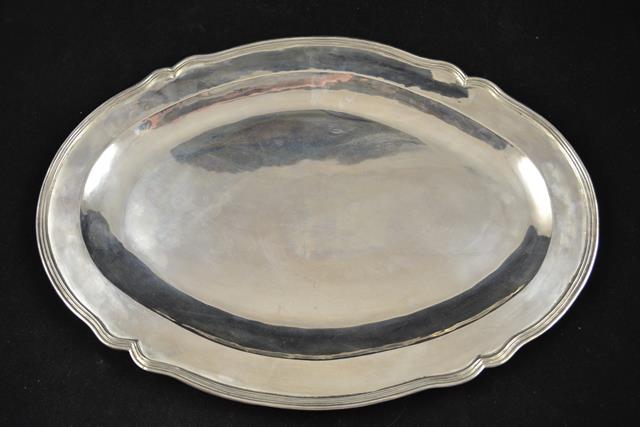 A Peruvian .925 sterling silver oval platter - W45cm, approx weight 982g/31.5 troy oz. CONDITION