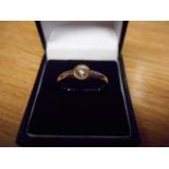 An 18ct white gold ring with .25ct solitaire diamond set in yellow gold, size N 1/2 - approx gross