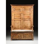 AN ANTIQUE GEORGIAN CARVED ELM BACON SETTLE, LATE 18TH/EARLY 19TH CENTURY, the tapering molded
