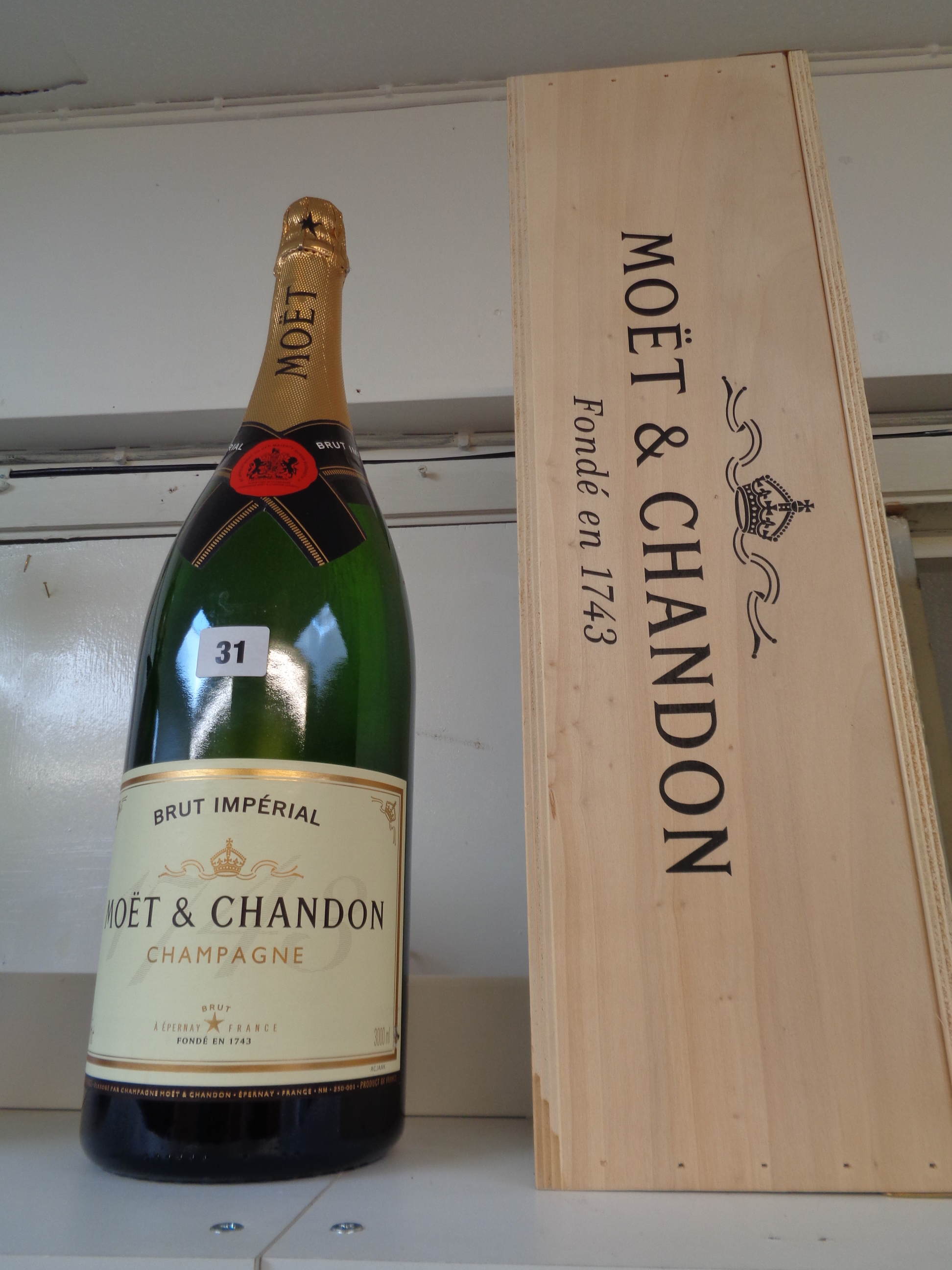 Moet Chandon Champagne 3000ml in wooden casket