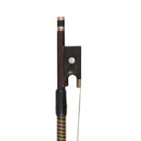 ʘ A GOLD & TORTOISESHELL-MOUNTED VIOLIN BOW FIRST HALF OF THE 20TH CENTURY round stick, the