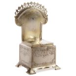 A RUSSIAN SILVER GILT AND ENGRAVED SALT THRONE, MOSCOW, 1896. Resting on four raised feet, the