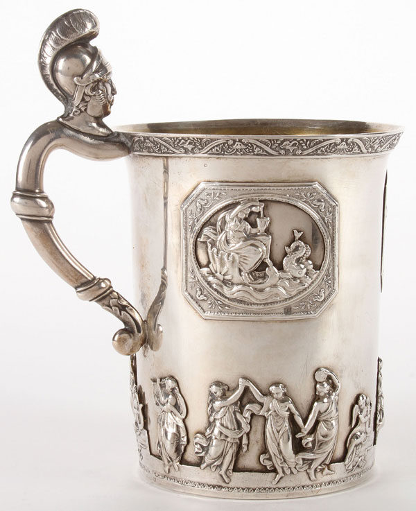 A LARGE AND INTERESTING RUSSIAN SILVER GILT MUG, ST. PETERSBURG, 1828. The cylindrical body with - Image 3 of 4