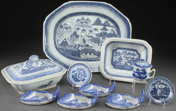 A TEN PIECE GROUP OF CHINESE EXPORT “CANTON” BLUE AND WHITE PORCELAIN, LATE 18TH/EARLY 19TH