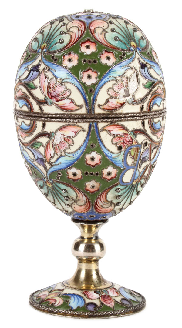 A FINE RUSSIAN SILVER GILT AND SHADED ENAMEL EASTER EGG, DIMITRIY EGOROV, MOSCOW, 1908-1917. - Image 2 of 7