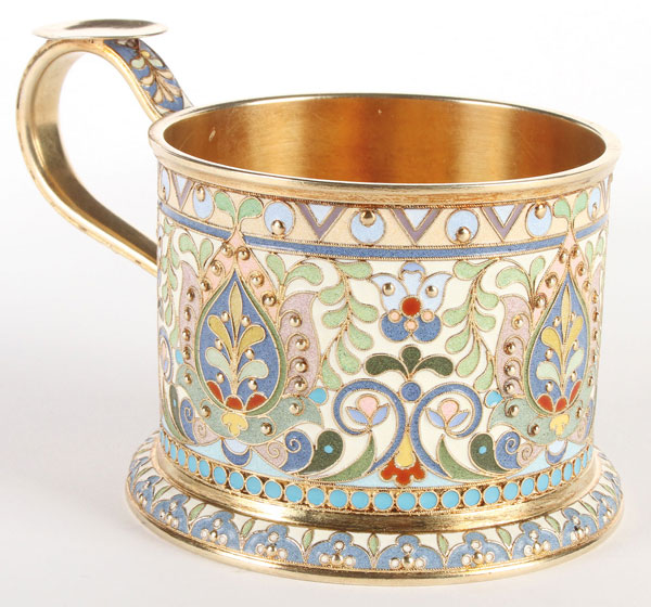 A VERY FINE SILVER GILT AND ENAMELED TEA GLASS HOLDER, OVCHINNIKOV, MOSCOW, 1908-1917. The heavy - Image 3 of 4