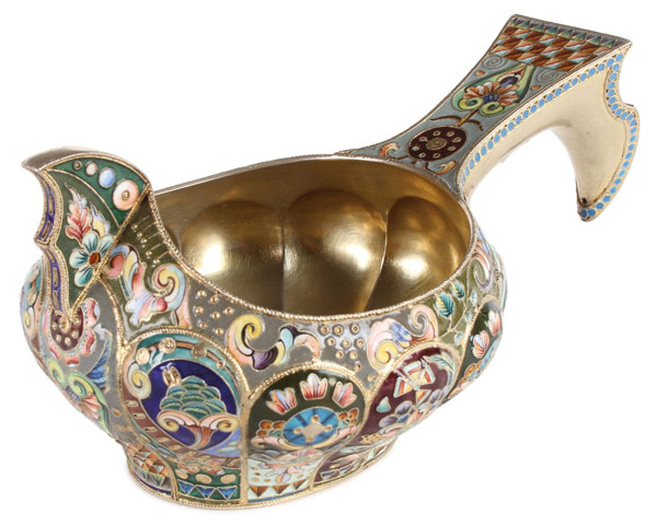 A LARGE AND IMPRESSIVE RUSSIAN SILVER GILT AND SHADED ENAMEL KOVSH, MOSCOW, 1908-1917. Of