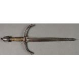 A FINE STEEL LEFT HANDED PARRYING DAGGER. Double edged triangular tapering blade with slightly