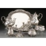 A SCHLEISNER AND SONS GERMAN HANAU EIGHT PIECE SILVER TEA SERVICE, LATE 19TH CENTURY. Comprising a