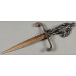 AN INTERESTING LATE VICTORIAN BRONZE GENTLEMAN’S DAGGER. The cast figural handle depicting an armor