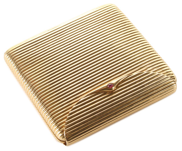 AN INTERESTING RUSSIAN 18K GOLD CIGARETTE CASE, ST. PETERSBURG, CIRCA 1875. The ribbed body with