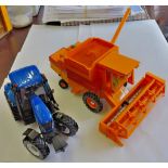 Britains-A New Holland-T8040 Tractor 1:32 Scale unused and boxed - this model is now discontinued by