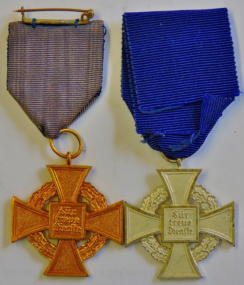 German WWII 25 Year and 40 Year Faithful Service Medals, Silver and Gold pattern. - Image 2 of 2