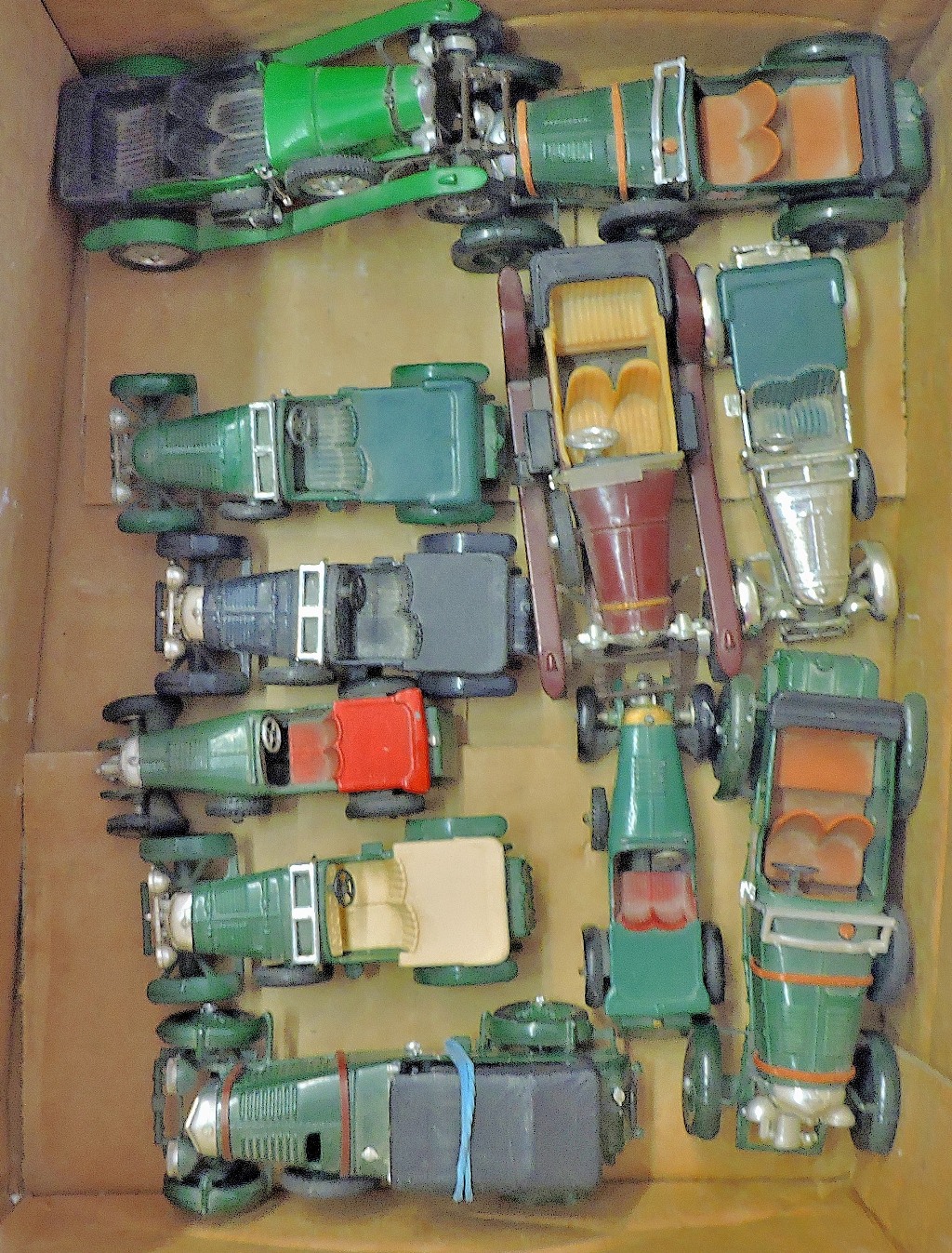 Various models those by Matchbox, Corgi Classics, models of yester years and days gone by Lesney-