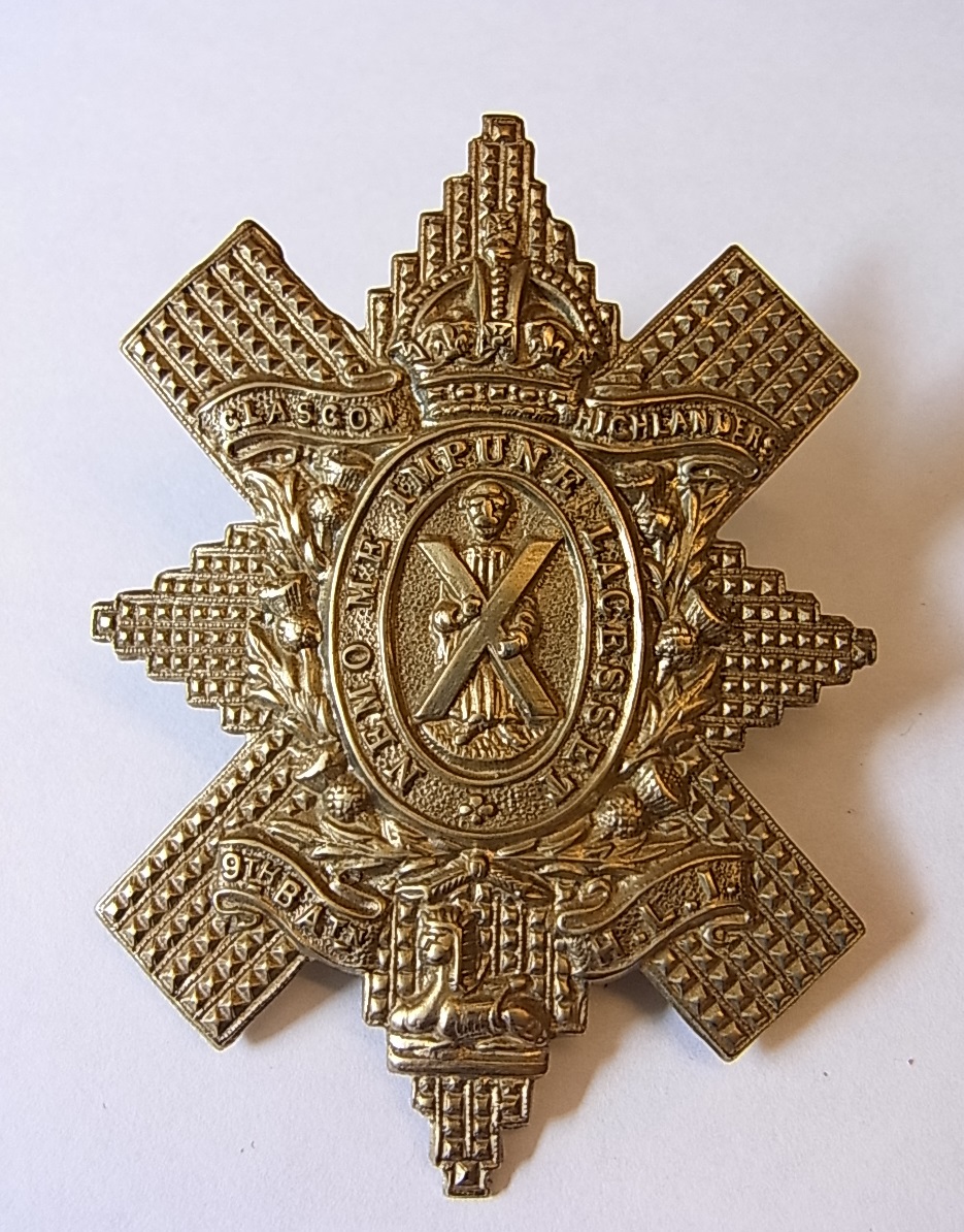 Glasgow The 9th Battalion Highland Light Infantry WWI Glengarry badge, KC (White-Metal, lugs)