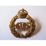 The Queen's Bays (2nd Dragoon Guards) WWI/II Cap badge (Brass, lugs) K&K: 737