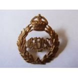 The Queen's Bays (2nd Dragoon Guards) WWI/II Cap badge (Brass, lugs) K&K: 737