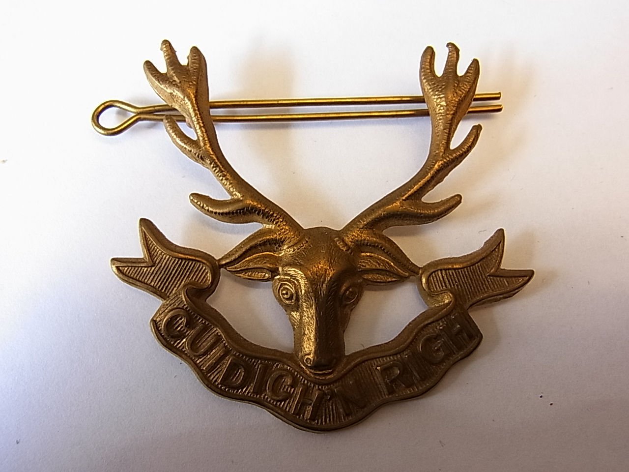 Queens Own Highlanders (Seaforth and Camerons) Cap Badge, (Brass, Lugs) QC. Officer's variant.