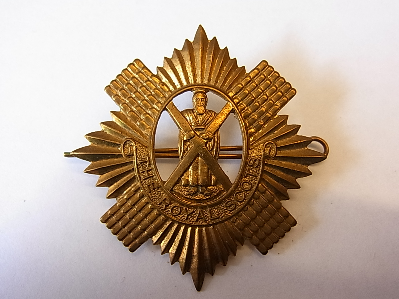 The Royal Scots (Lothian Regiment) WWI economy all brass pattern (Brass, lugs) K&K 589