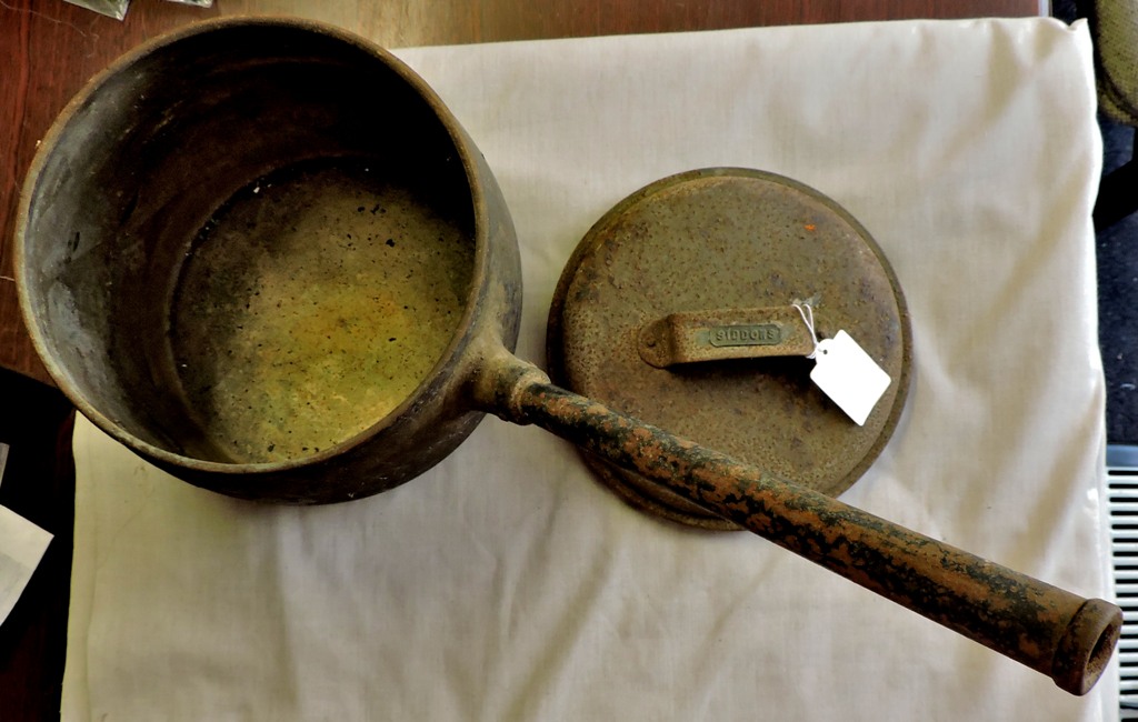 Siddons-a pair of J and J Siddons vintage cast iron cooking pots with lids, J and J Siddons of - Image 3 of 3