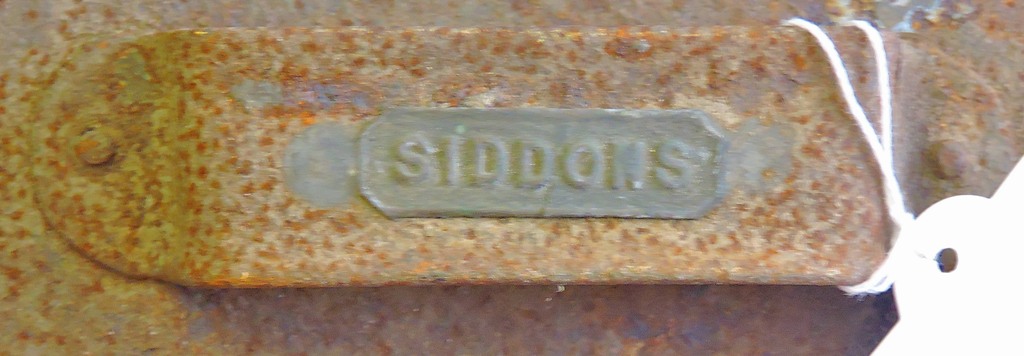 Siddons-a pair of J and J Siddons vintage cast iron cooking pots with lids, J and J Siddons of - Image 2 of 3