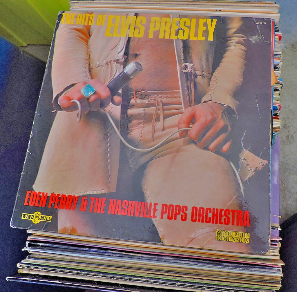 Vinyl records-A carton of LP's (50-100) mixed genre, mixed condition many good.