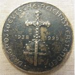 German Nazi era Style Adolf Hitler Coin. Obv: shows a relief of Hitler and the writing "Der Einer Un