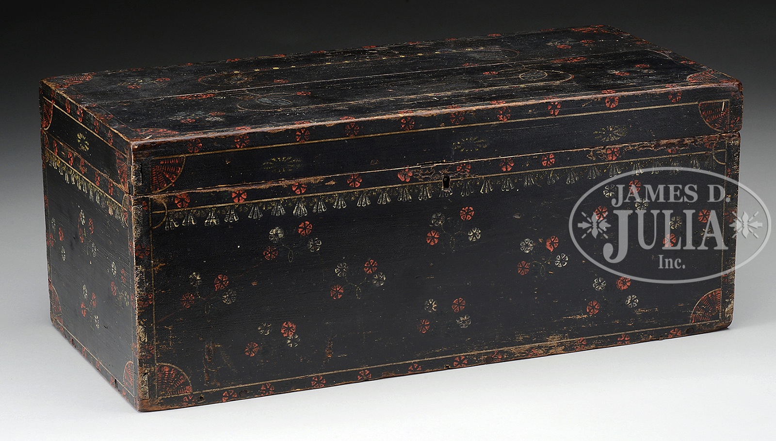 EARLY AMERICAN PAINT DECORATED KEEPSAKE BOX. First half 19th century, New England. The pine box with