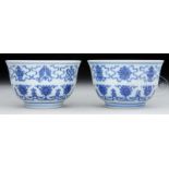 PAIR OF BLUE AND WHITE PORCELAIN CUPS.