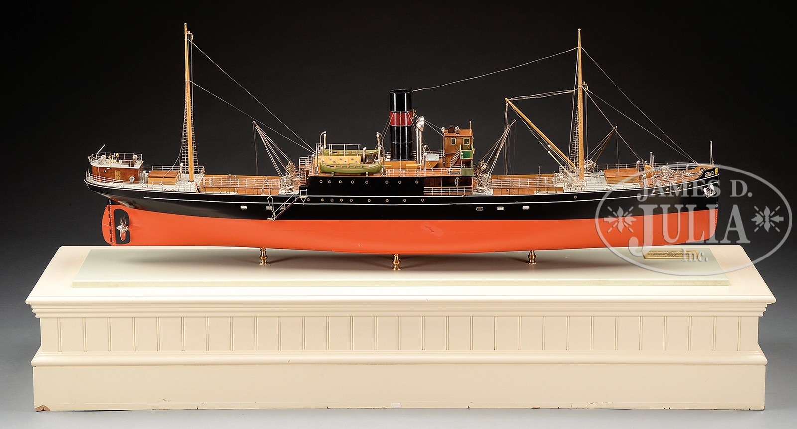 FINE BUILDER'S MODEL OF THE STEAMSHIP FREIGHTER S.S. ROYAL SCOT IN A CUSTOM DISPLAY CASE. - Image 2 of 7