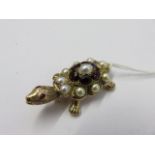 TURTLE BROOCH, an unusual 9ct gold garnet and pearl turtle brooch,