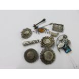 SILVER JEWELLERY, selection of assorted silver brooches including knot brooch,