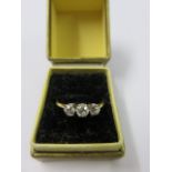 DIAMOND RING, 18ct gold diamond 3 stone ring,