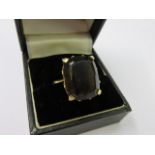 QUARTZ RING, 18ct gold smokey quartz ring,